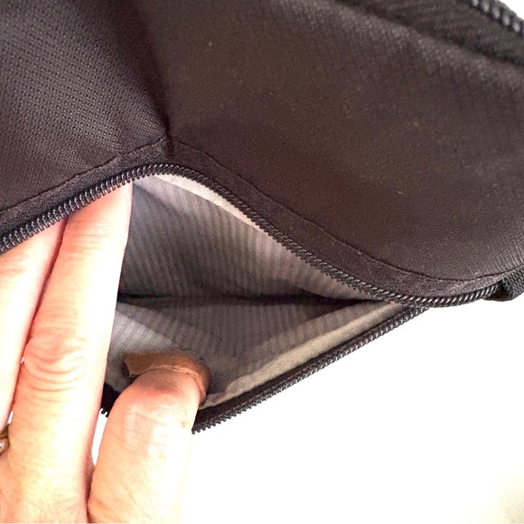 Pacsafe | Daysafe Slim Crossbody Bag Anti-Theft RFID Purse Bag Black - Picture 7 of 10